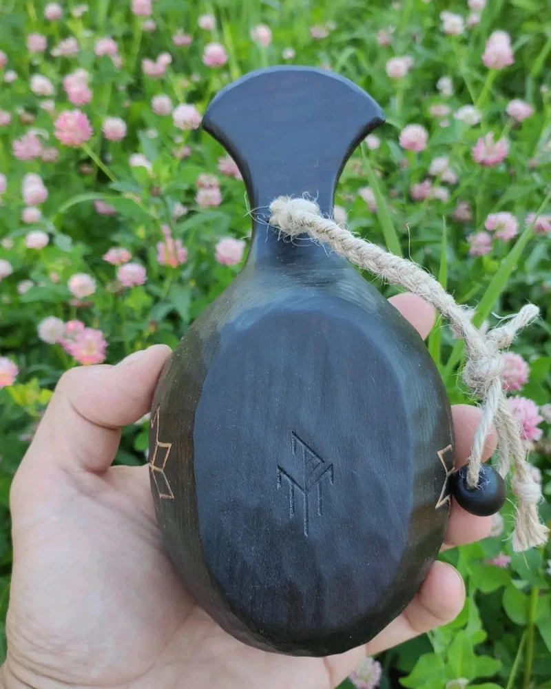 Кукса из липы с обжигом и контурным орнаментом — «Алатырь»