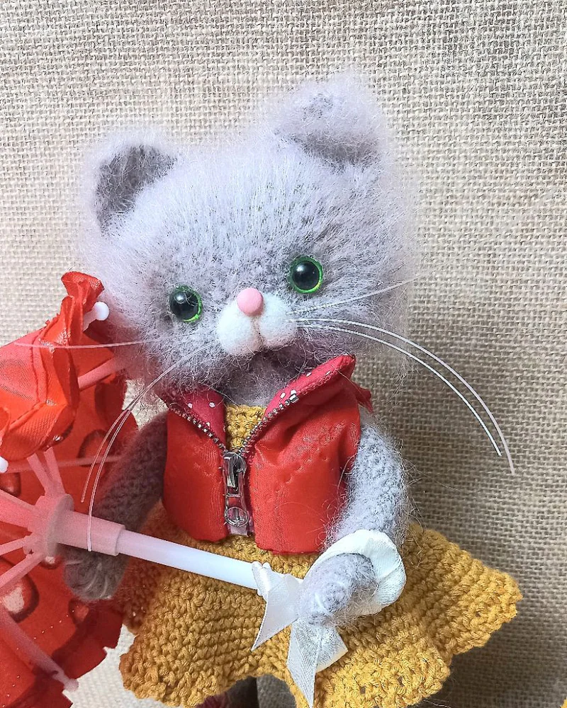 Кошечка вязаная Мила
