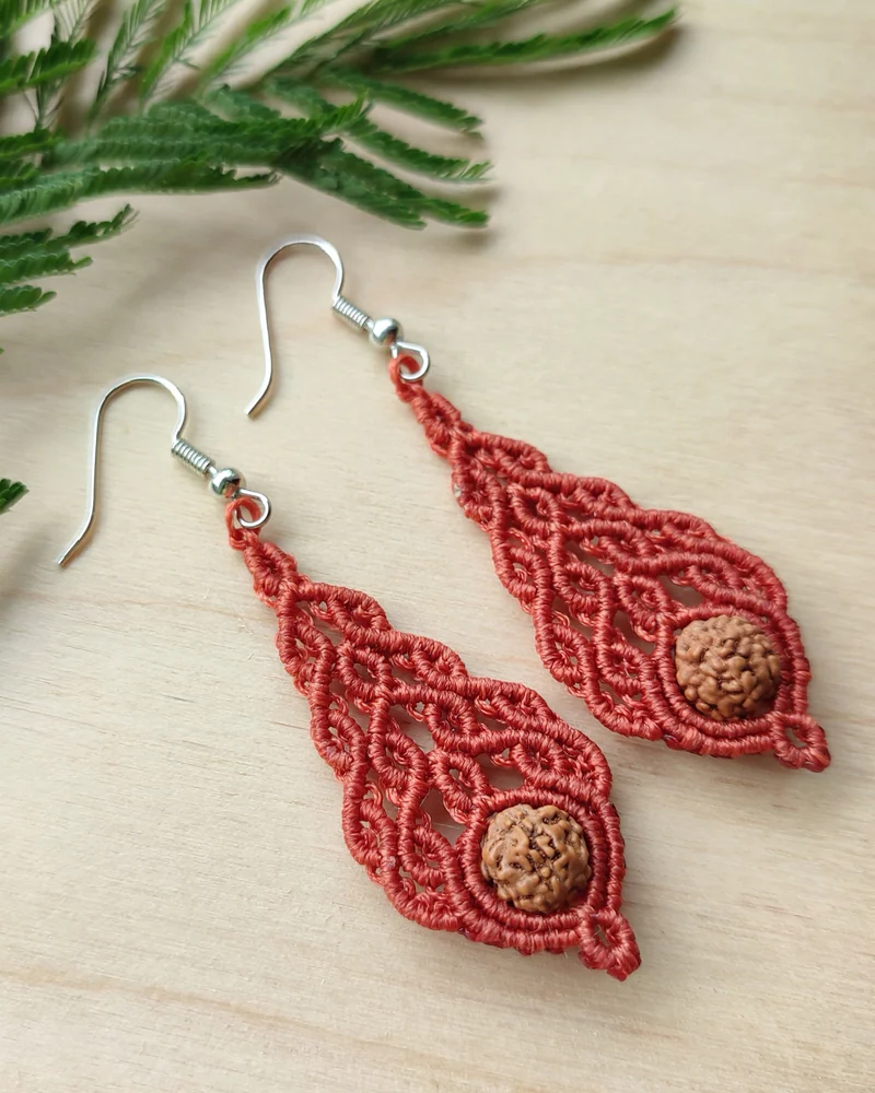 Коралловые серьги макраме Леля с рудракшей