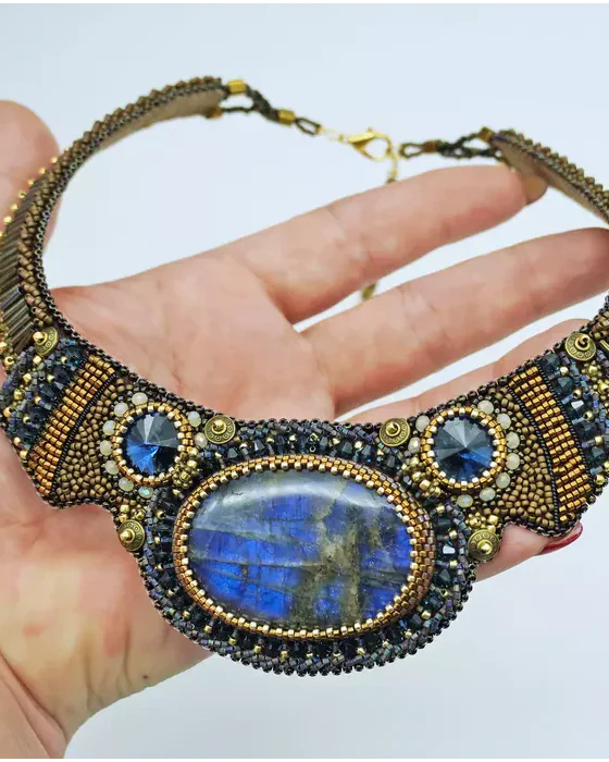 Колье с лабрадором и Swarovski