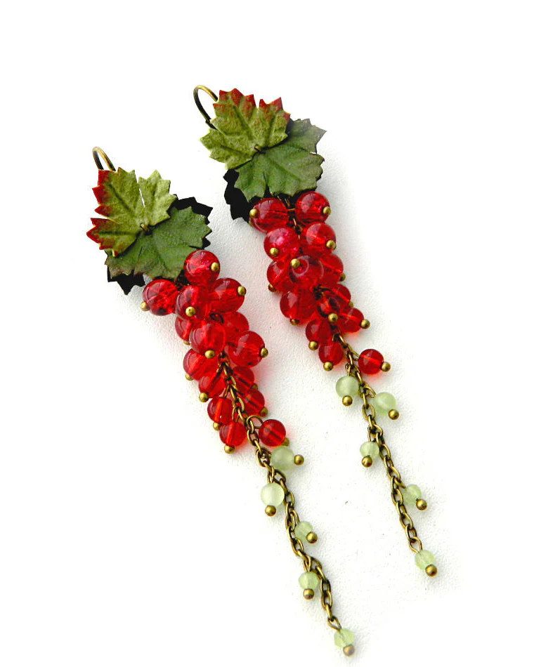 Серьги грозди из кожи, замши и бусин Красная смородина длинные