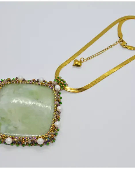 Авторский кулон с зеленым гранатом и Swarovski