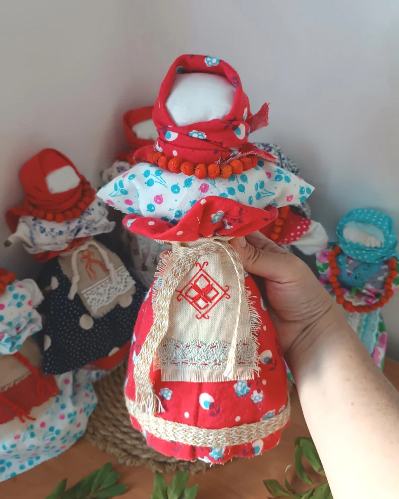 Кукла-рябинка оберег с фартучком Макошь — С фартучком Макошь