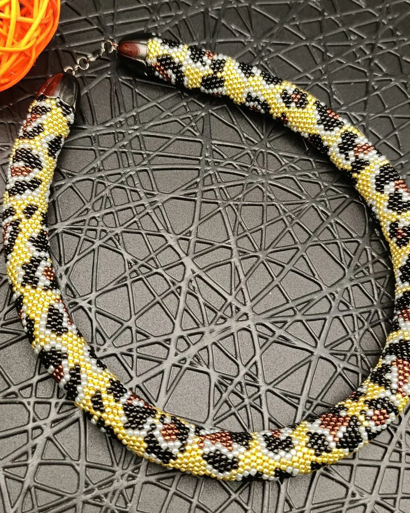 Колье женское ручной работы На шею. Жгут из бисера черный