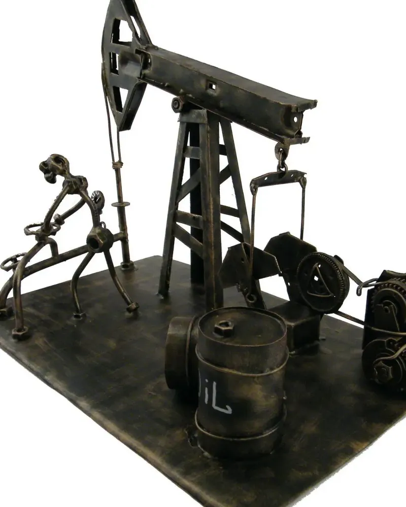 Нефтяник — Основной
