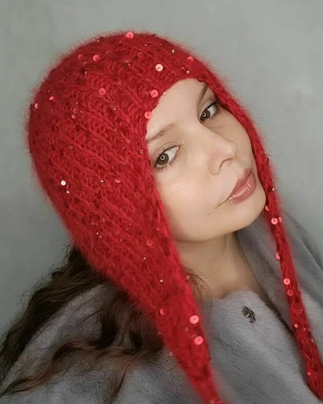 Шапка чепчик шлем, шапка красная с пайетками