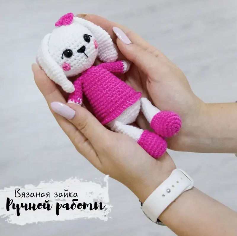 Вязаная игрушка зайка, белый