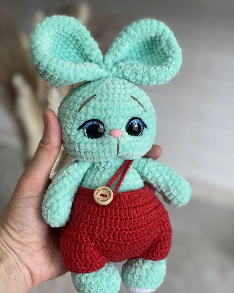 Вязаная зайка амигуруми