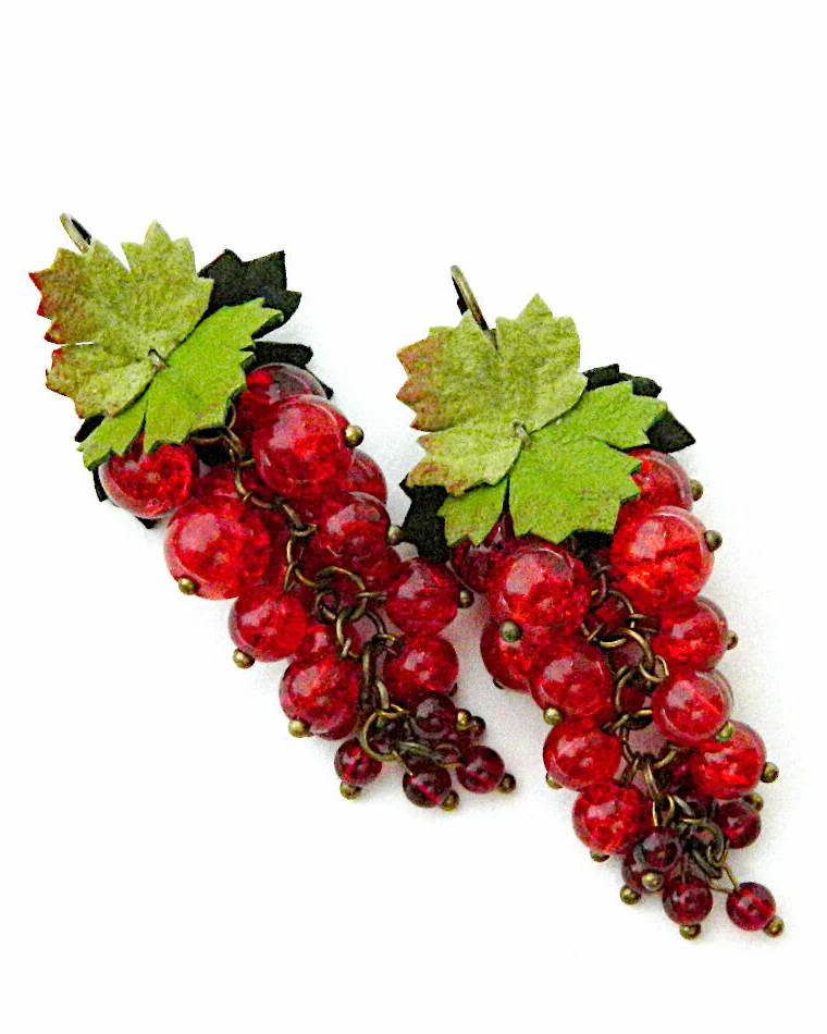 Серьги из кожи, замши и бусин Красная смородина спелая