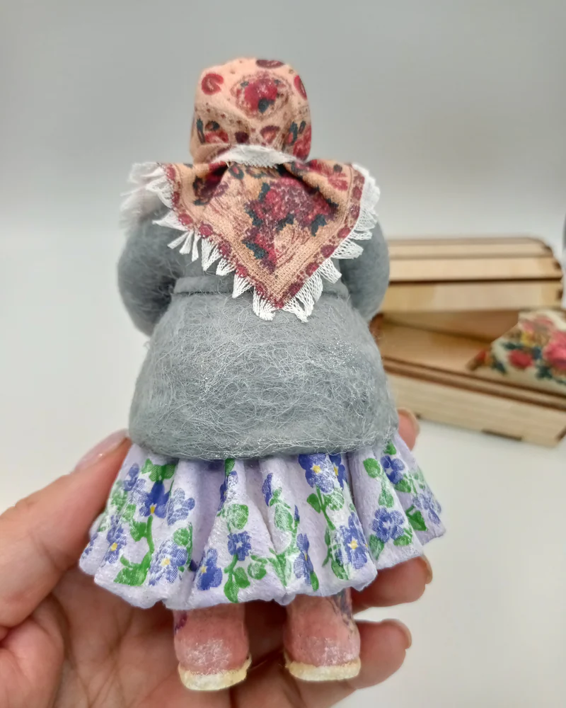 Пасхальная ватная игрушка "Алёнка с корзинкой"