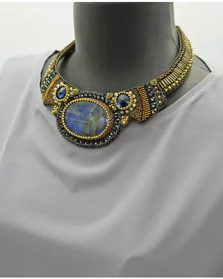 Колье с лабрадором и Swarovski