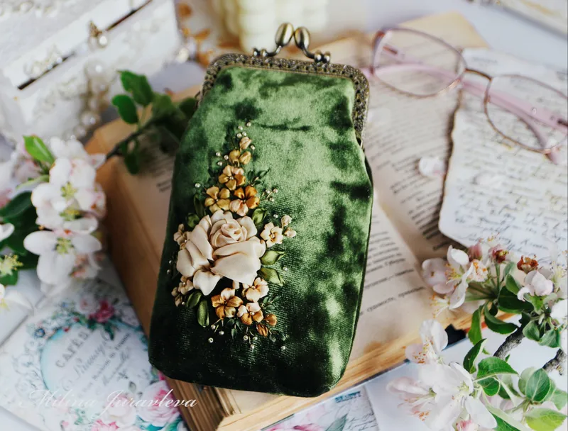 Футляр для очков с вышивкой, зелёный