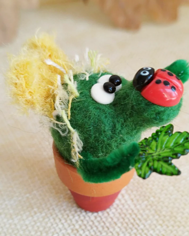 Кактус в горшке, Войлочная игрушка Кактус из шерсти