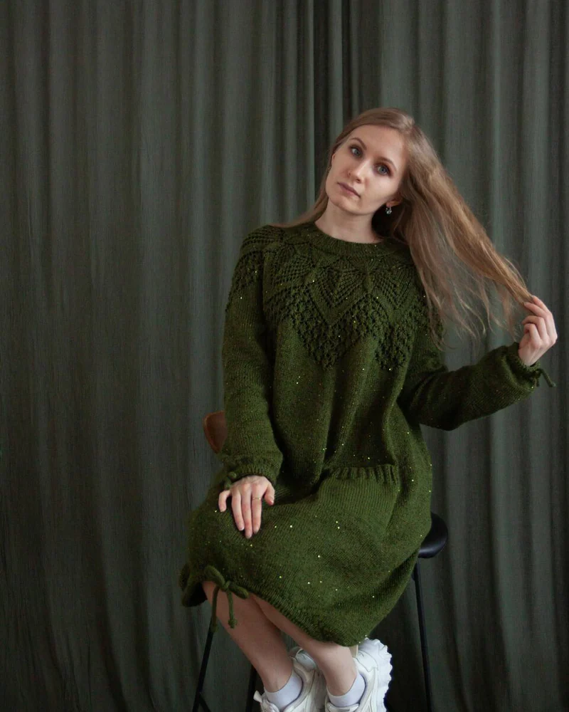 Платье Туника Царевна вязаное спицами с пайетками зеленое п/шерсть