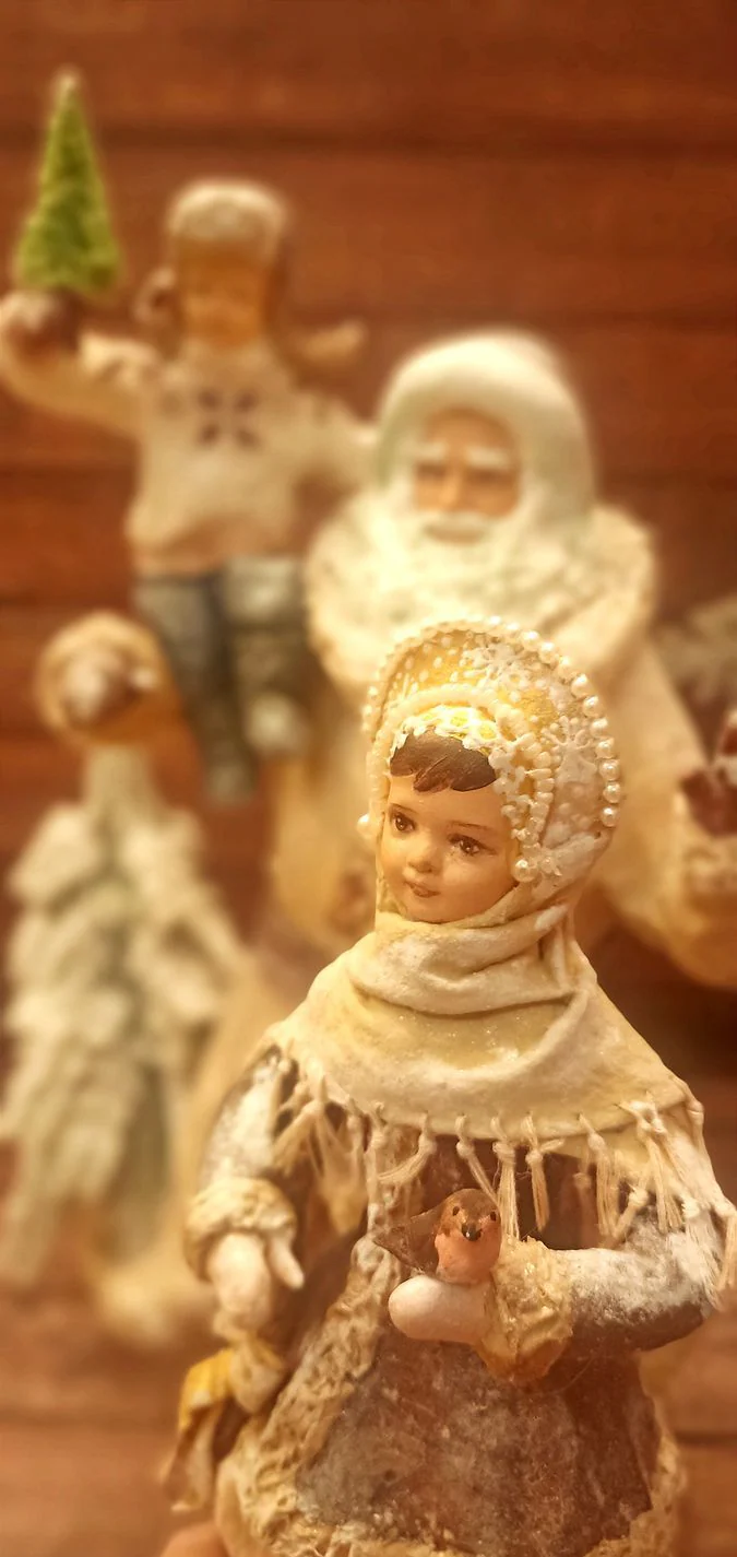 Снегурочка с птичкой