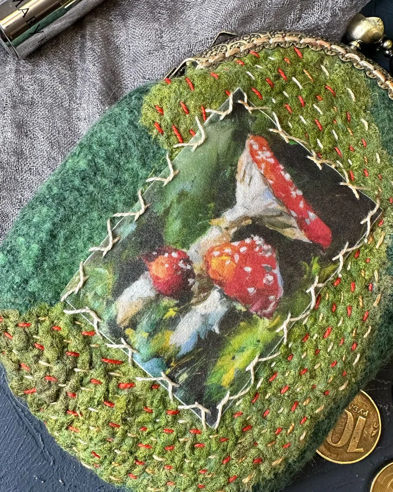 Косметичка с фермуаром Мухоморы, микро сумка