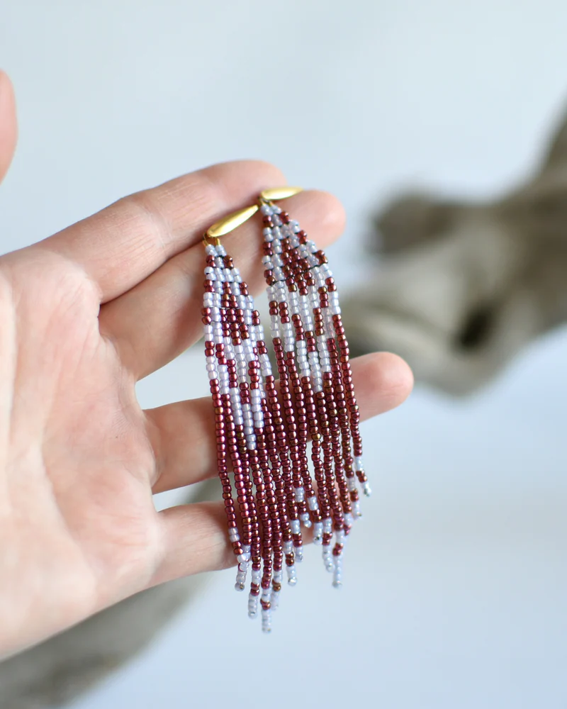 Серьги из бисера с бахромой — Красно-сиреневый