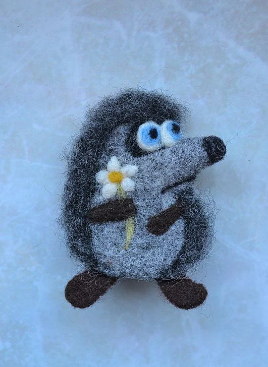 Валяная брошь Ежик