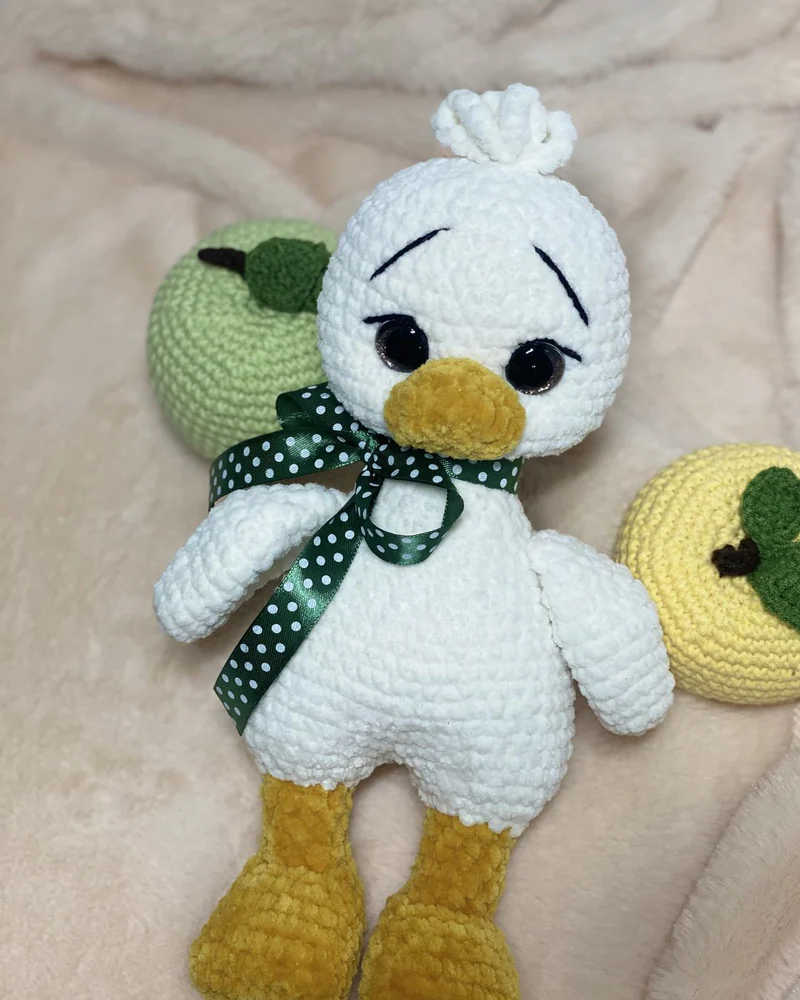 Вязаный белый утёнок амигуруми