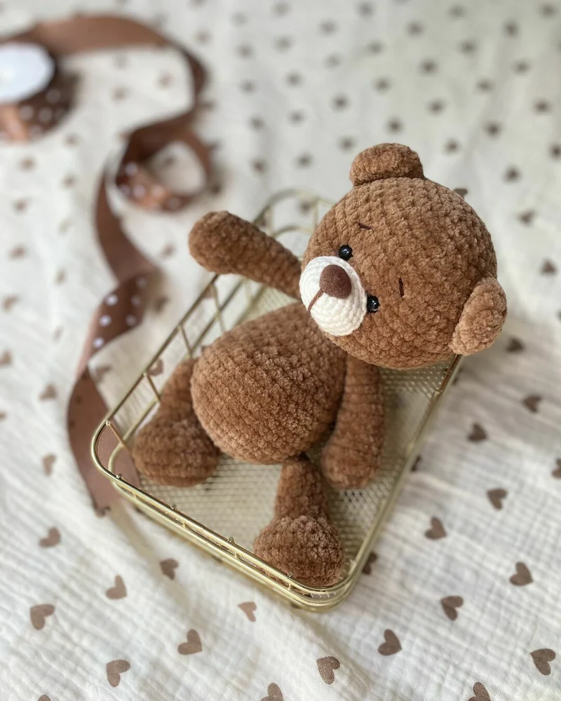 Вязаный коричневый мишка амигуруми