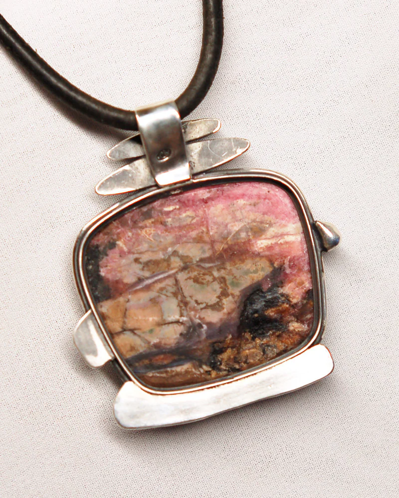 Кулон Родонит "Погода на Марсе"