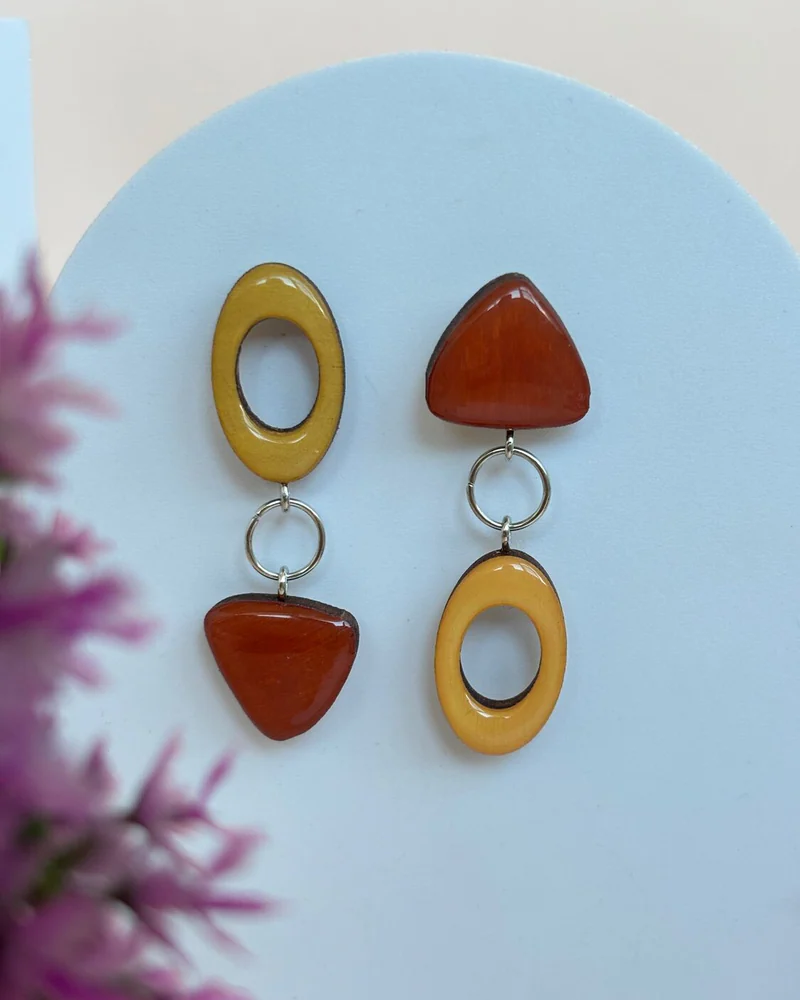 Серьги асимметричные деревянные