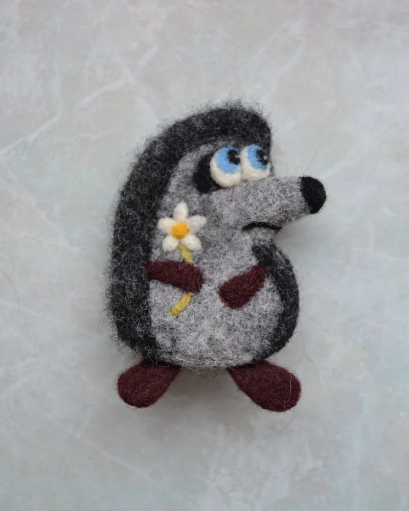 Валяная брошь Ежик
