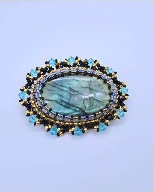 Авторская брошь с лабрадором и Swarovski