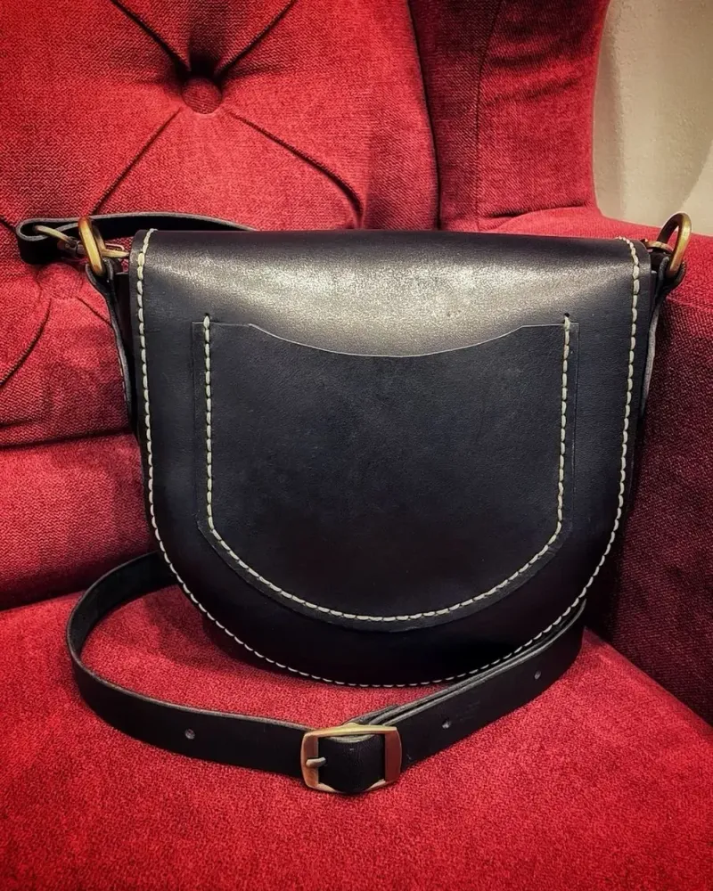 Сумка crossbody из чёрной кожи через плечо — Чёрный