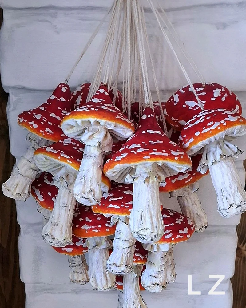 Красные мухоморы, ватные игрушки