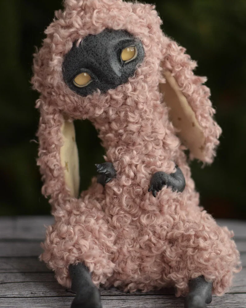 Авторская интерьерная игрушка «Котолама Асенька»
