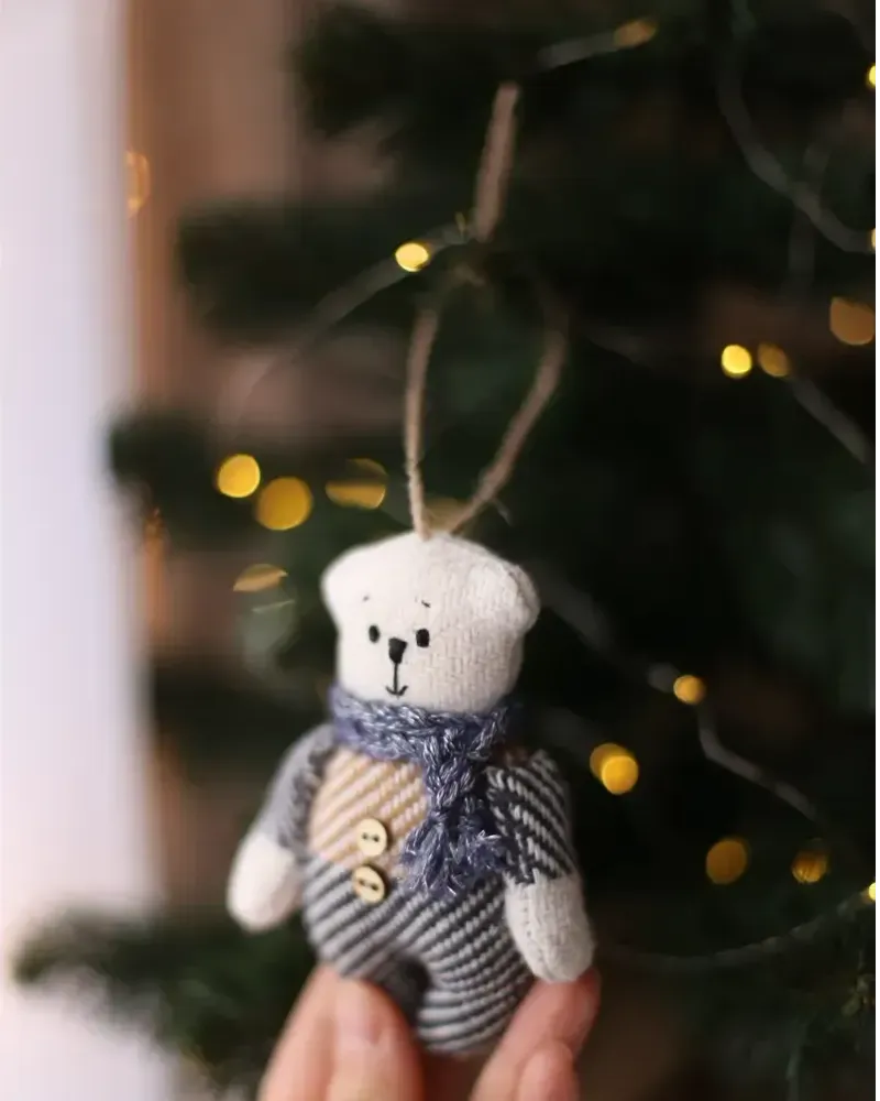 Ёлочная игрушка «Мишка» из полульна — Основной