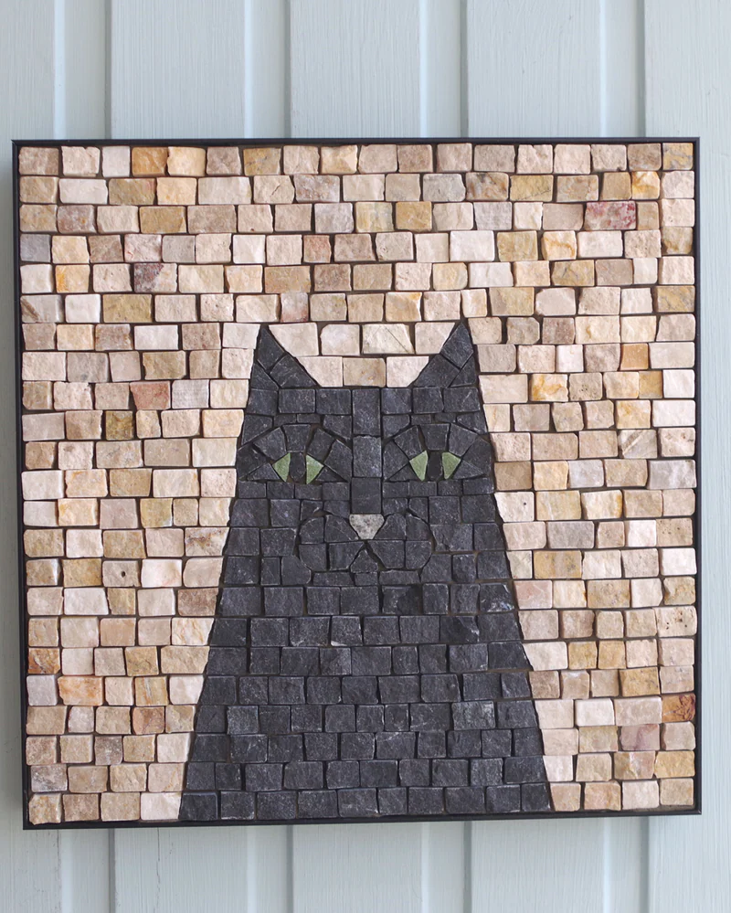 Мозаика из камня. Чёрный кот. 20 х 20 см.
