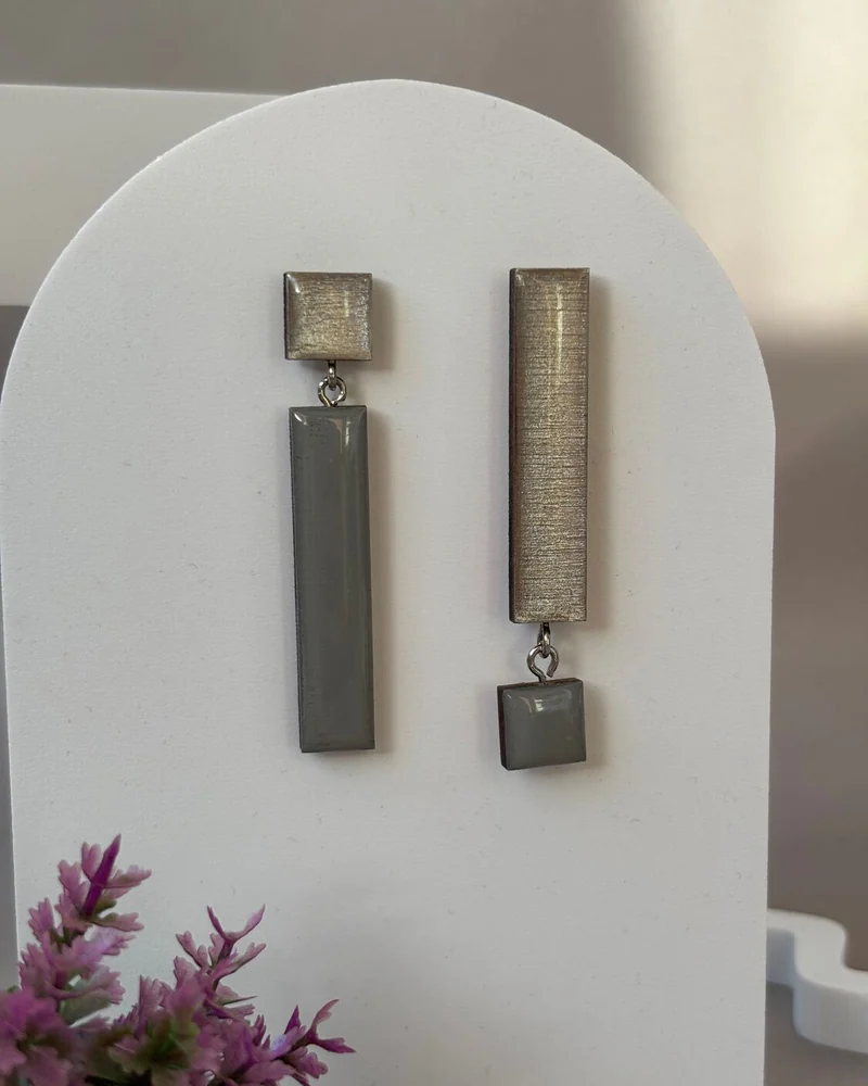 Серьги из дерева.Асимметрия.Серые