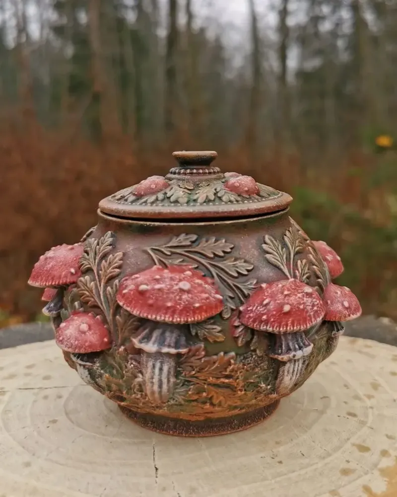 Шкатулка с мухоморами