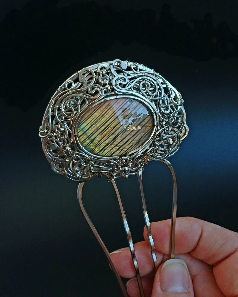 Гребень для волос с камнем лабрадорит "Antique mirror" — многоцветный — Лабрадорит