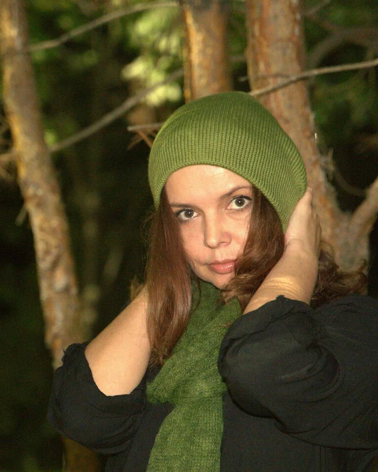 Шапка вязаная женская оливковая из мериноса шапка бини двойная