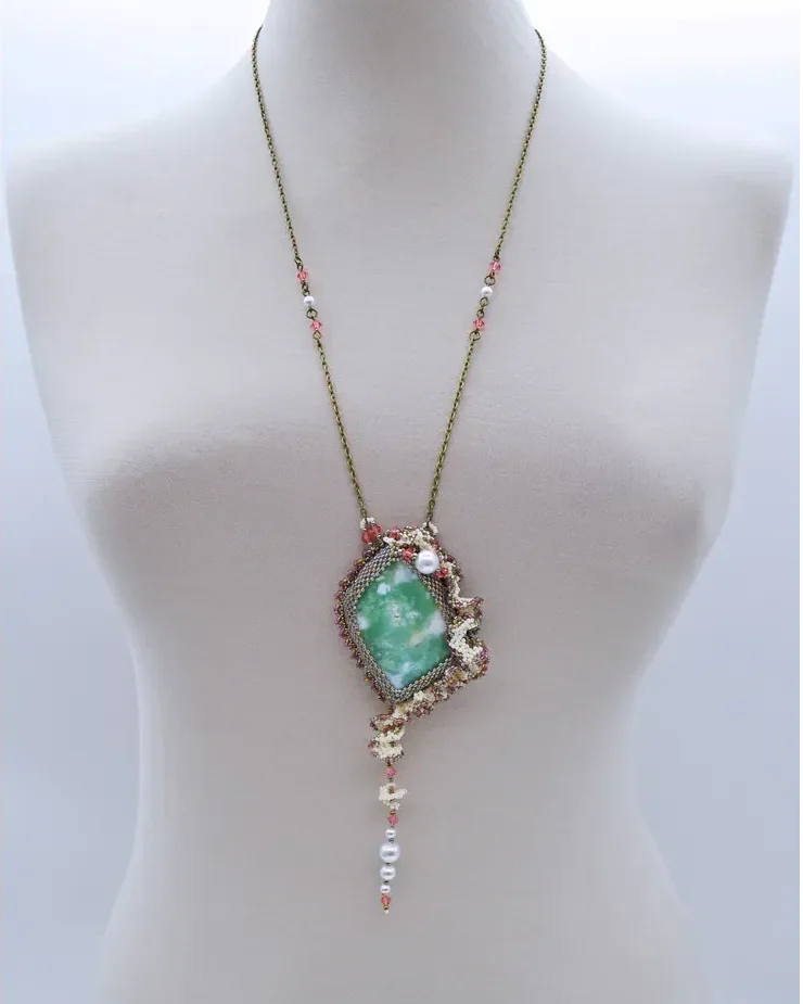 Кулон с хризопразом и Swarovski