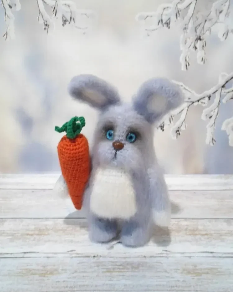 Заяц Ушастик, вязаная игрушка — голубой