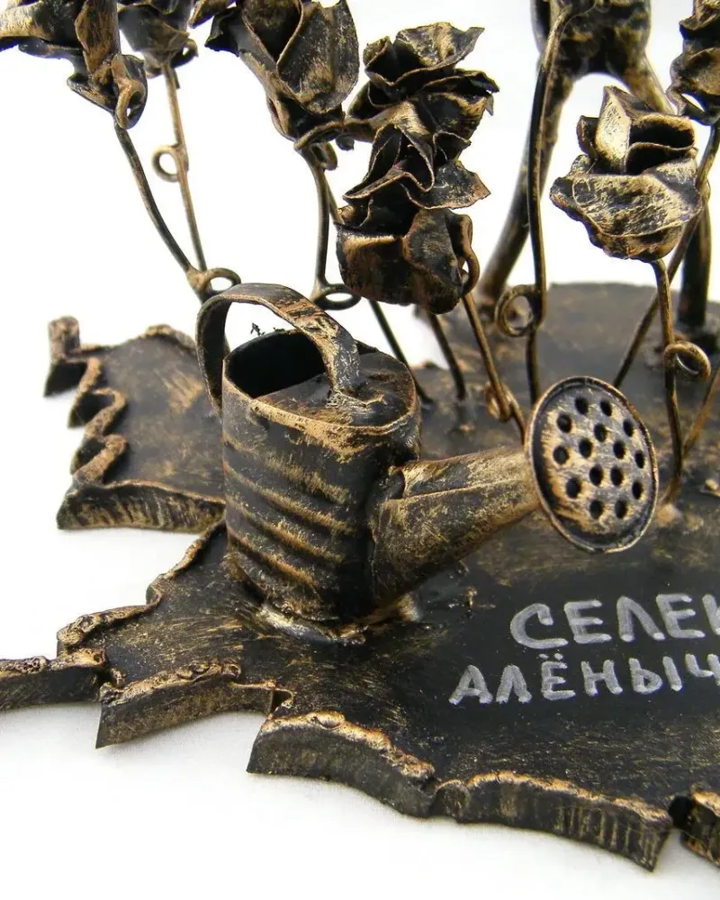 Дачница и розы — Основной