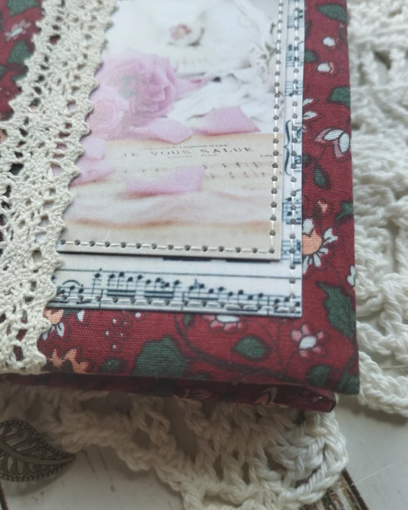 Мини-блокнот 8×11 см — Цветы на бордовом