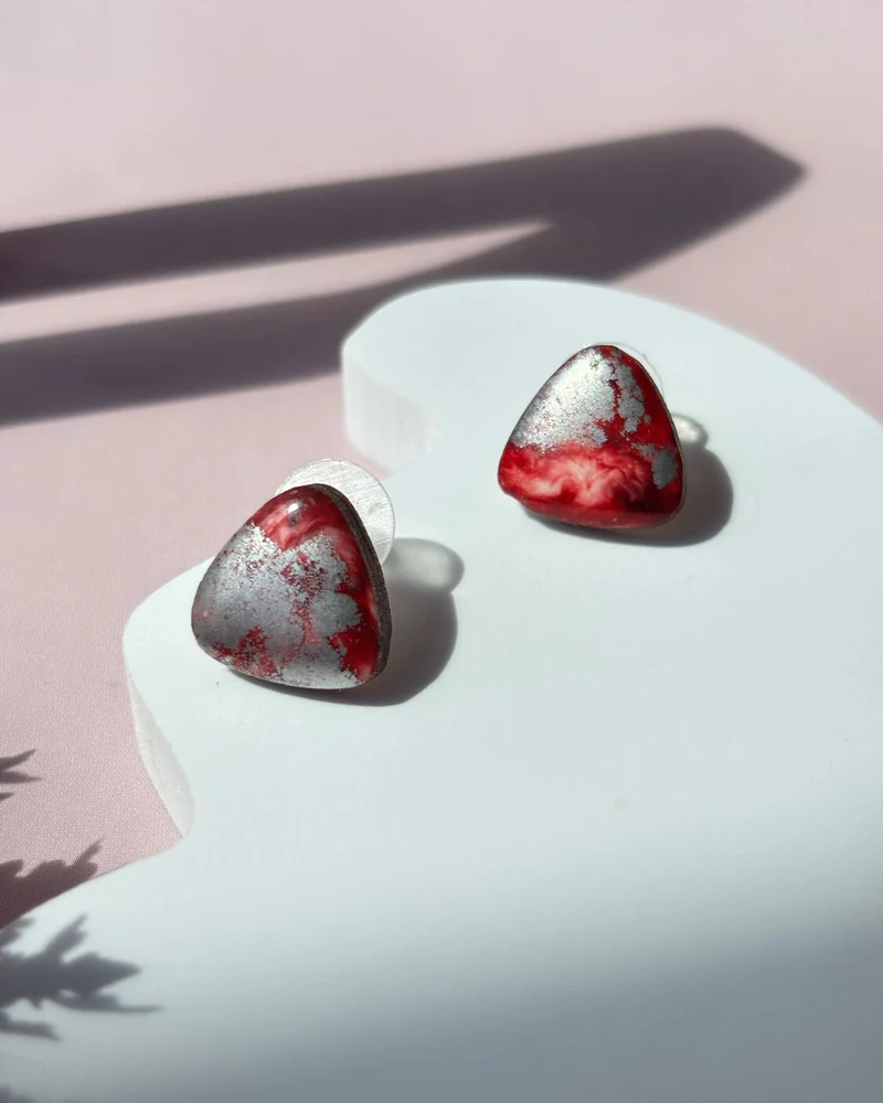 Серьги бордовые.Серьги гвоздики