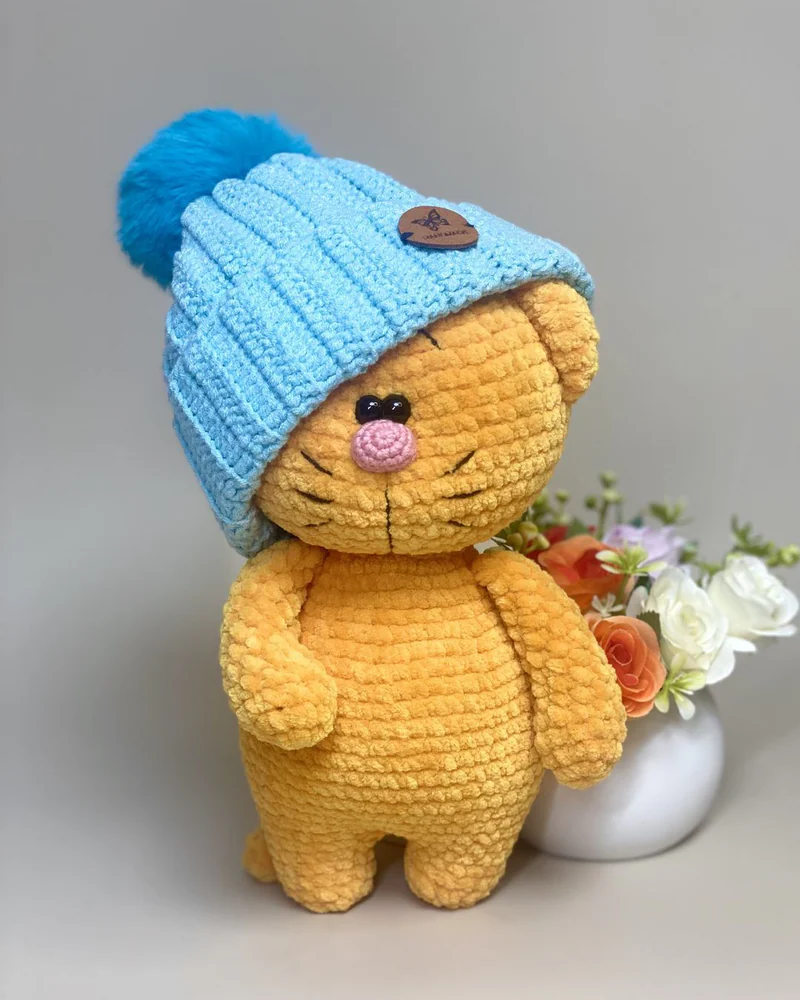 Вязаный оранжевый котик амигуруми
