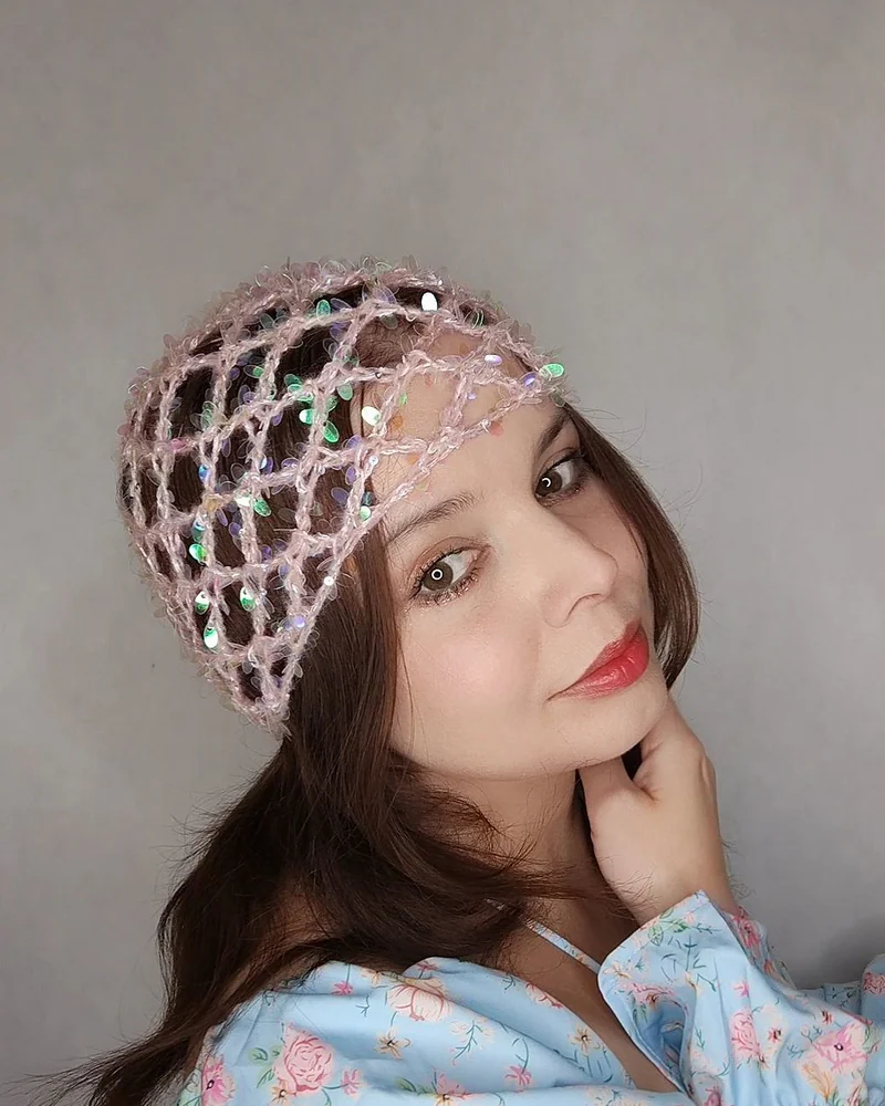 Шапка сетка крючком шапочка коктейльная с пайетками