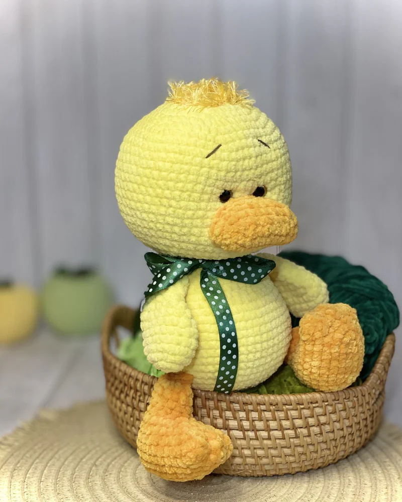 Вязаный жёлтый утёнок амигуруми
