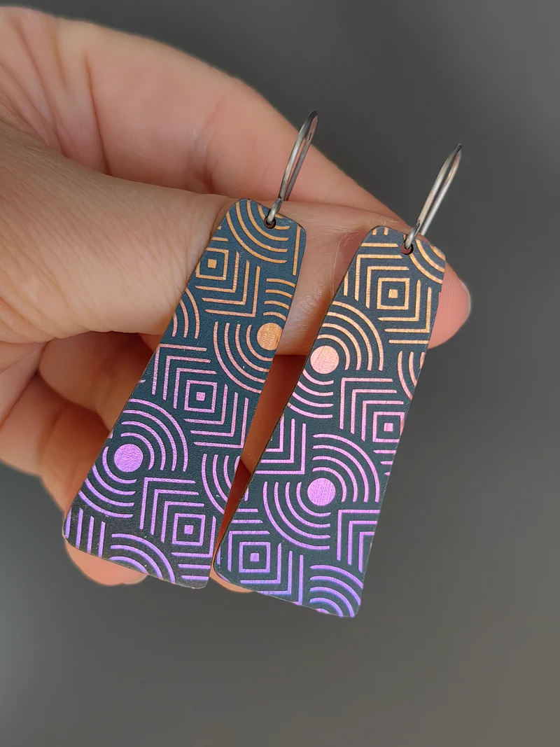 Серьги из титана с геометрическим рисунком