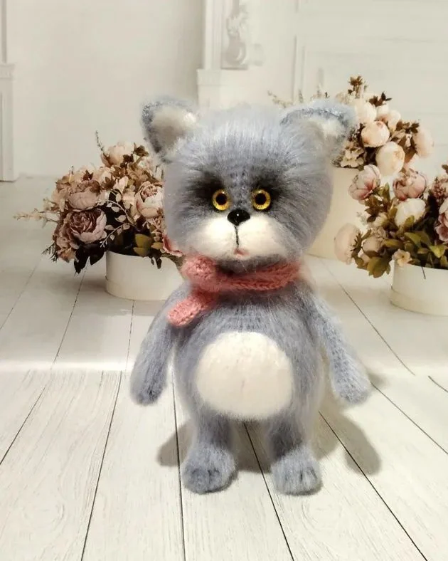 Мягкая игрушка ручной работы, серый котик