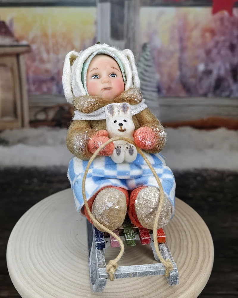 Ватная игрушка " Заинька на санках с игрушкой "