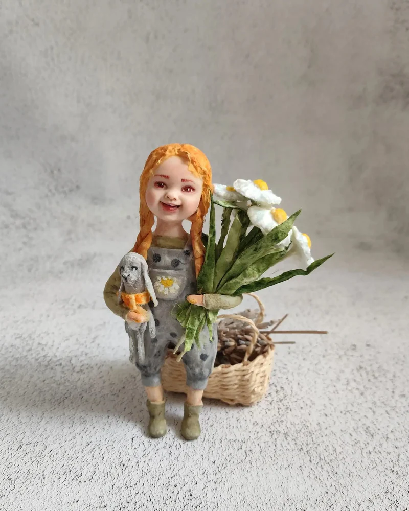 Ватная игрушка Девочка с ромашками — ВИ33