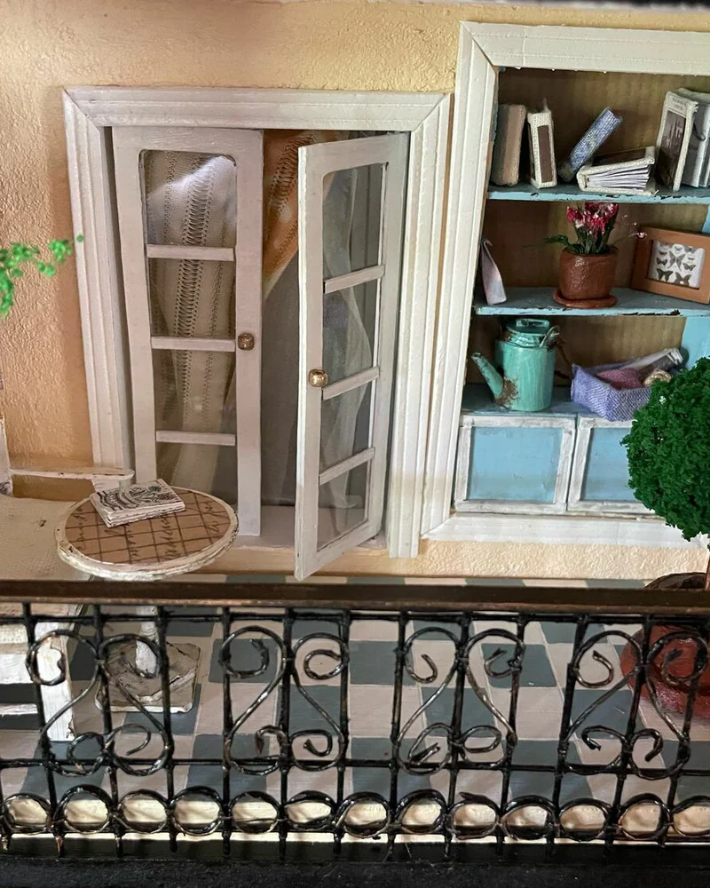 Миниатюрный балкон
